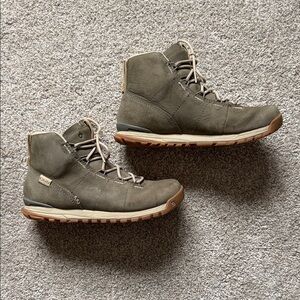 Oboz Women's Hazel Mid Leather Hiking Boots In Olive Branch Size 7